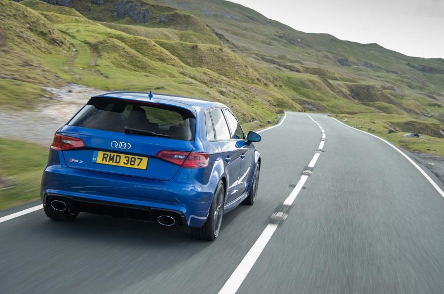  Audi RS3 Sportback (8V) 2015 года  (UK) (фото 11 из 30)